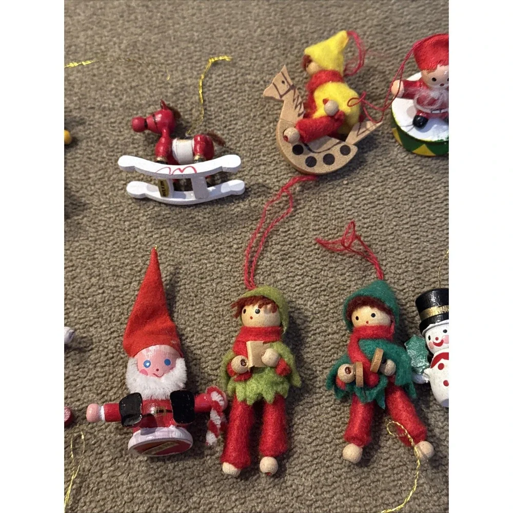 Vintage Lot of 33 Miniature Wooden Christmas Tree Holiday Ornaments (TD)